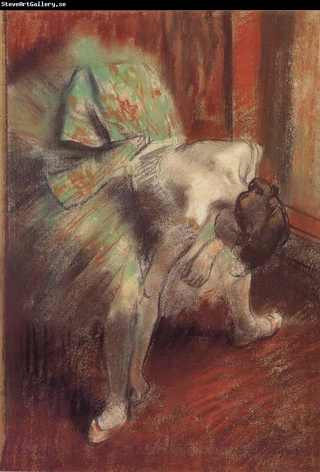 Edgar Degas ballerina in the green dress